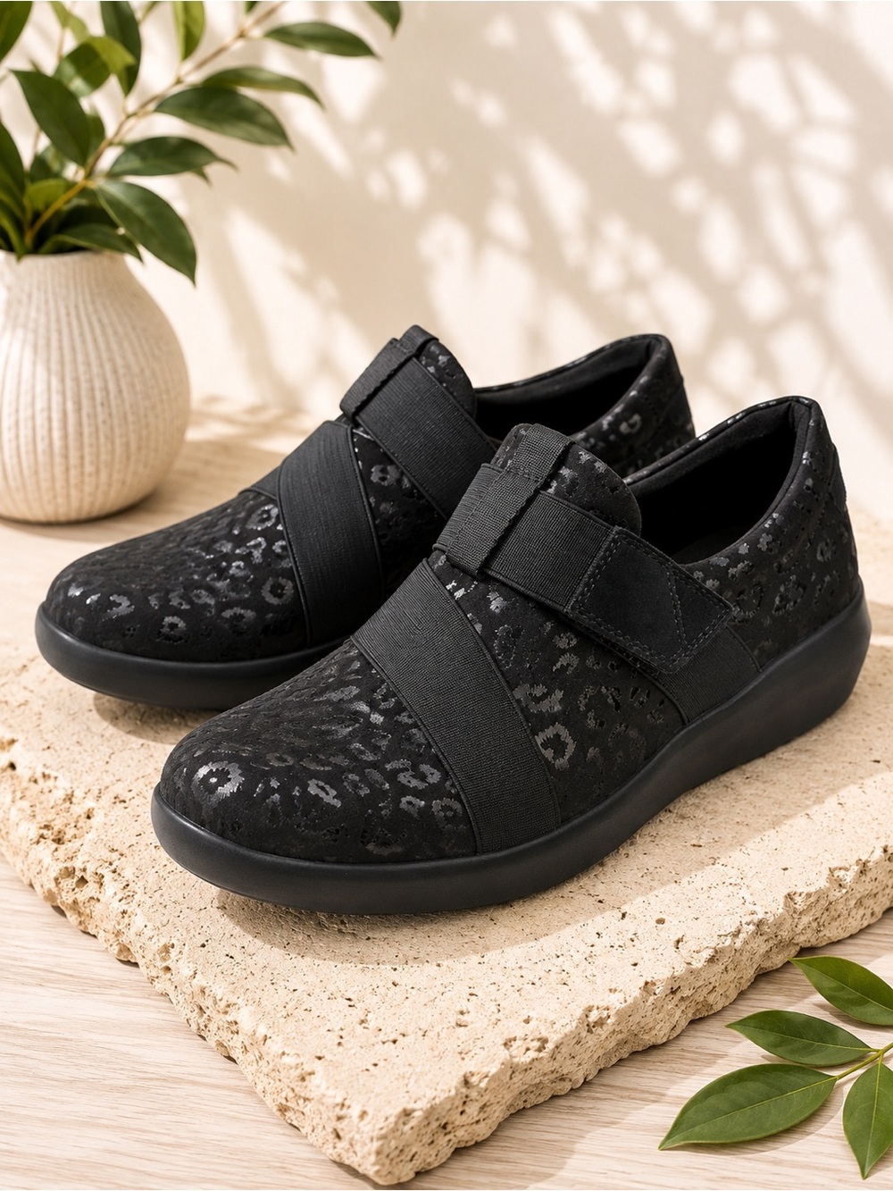 Clarks Kayleigh Charm Black Floral Mary Jane Shoes Women’s 9.5 NWOB #35